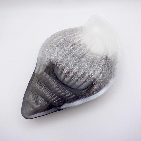 LARGE CONCH SHELL / TRINKET TRAY - Picture 6 of 8